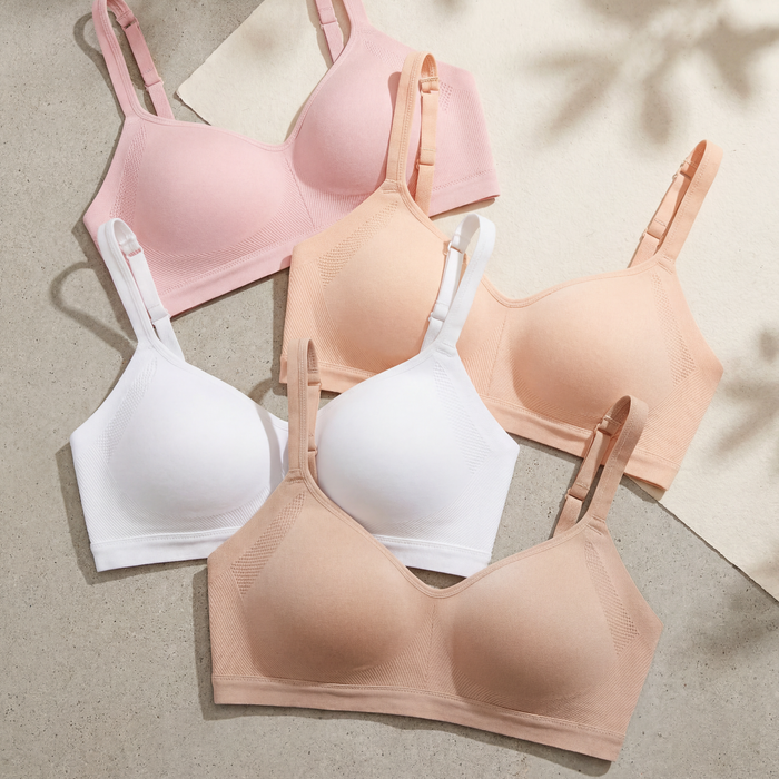 Easy Does It® Underarm Smoothing with Seamless Stretch Wireless Lightly Lined Comfort Bra