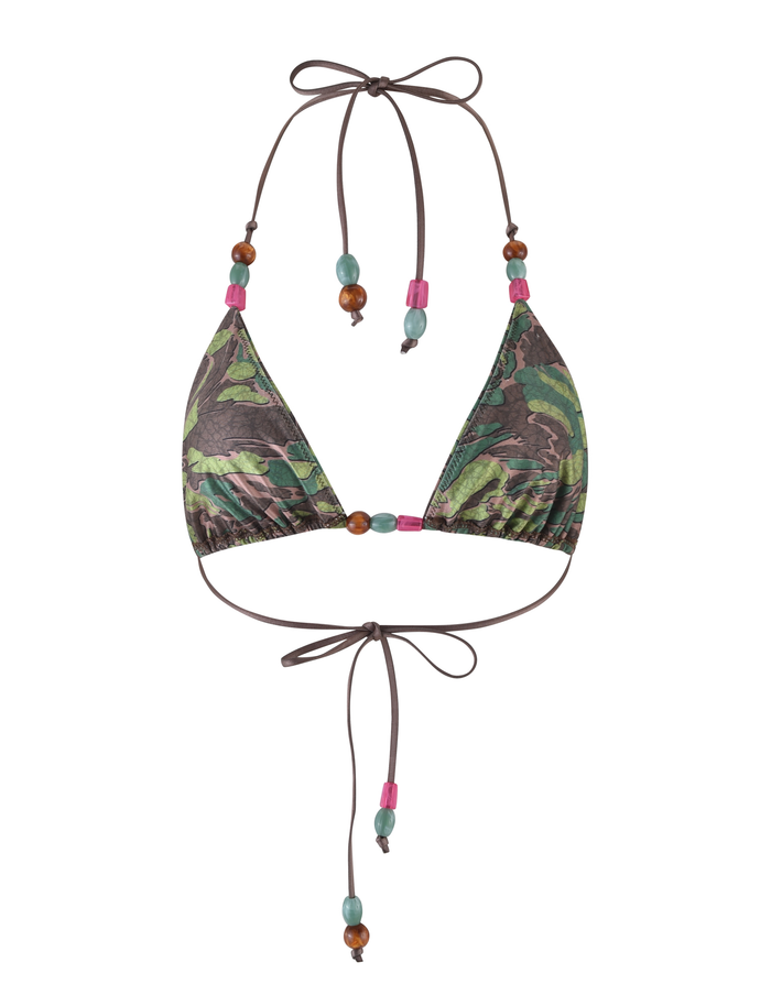 The TIGERMIST FINLEA BIKINI TOP - GREEN : CAMO features a camo print and adjustable halter neck. Brown strings with pink, turquoise, and brown beads tie at the neck and back for a customizable fit.