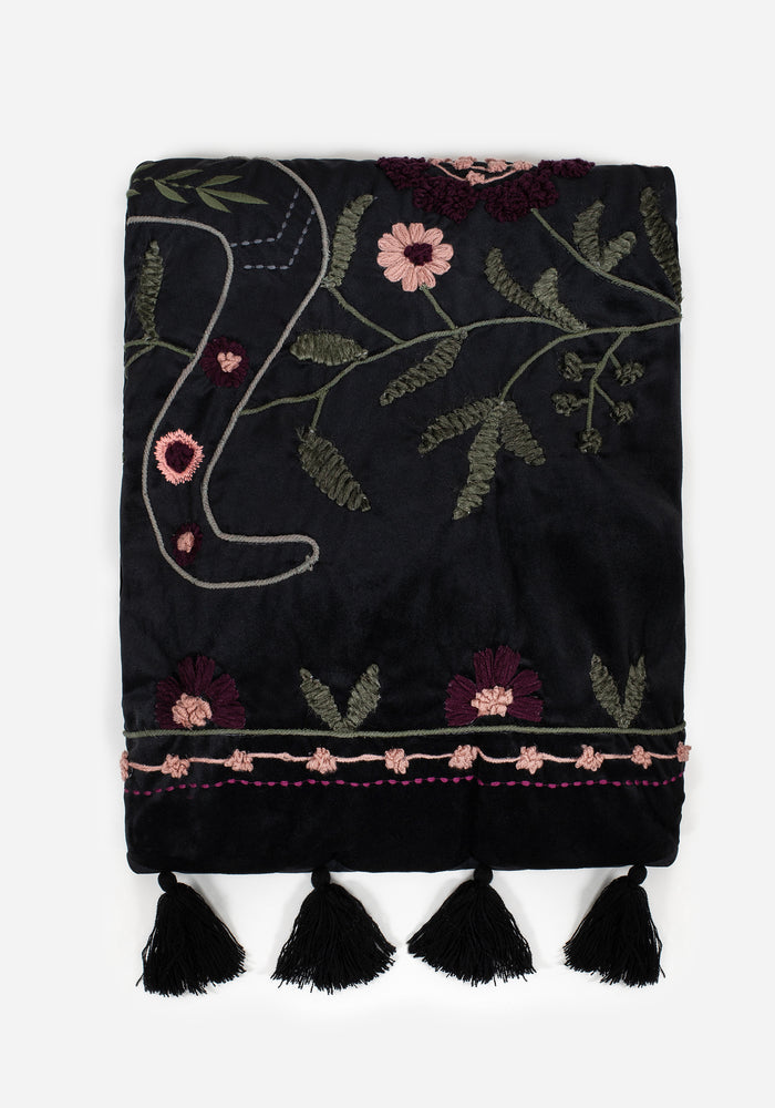 Kobra Embroidered Snake Blanket